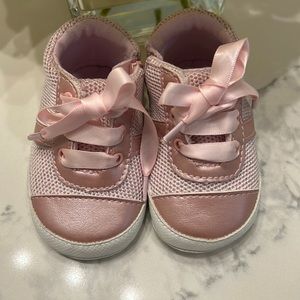 Like new Mayoral pink newborn sneaker